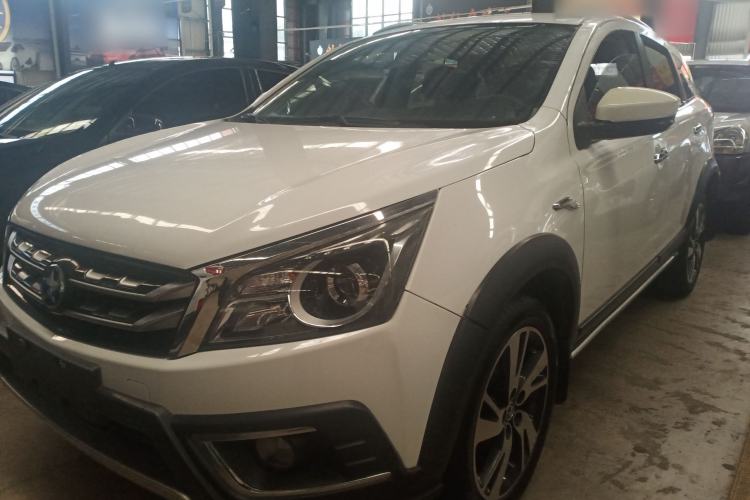 Used Venucia T70X 2016 2.0L CVT SmartFun Sport Edition