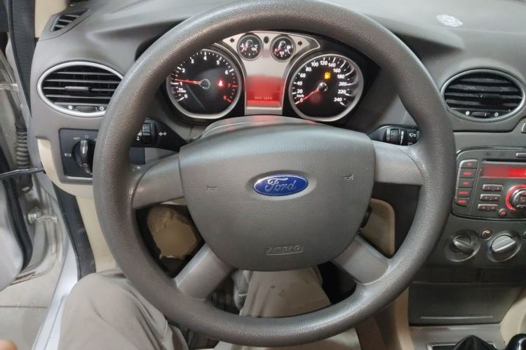 Used Ford Focus 2013 Sedan Classic 1.8L Manual Base Model Steering Wheel
