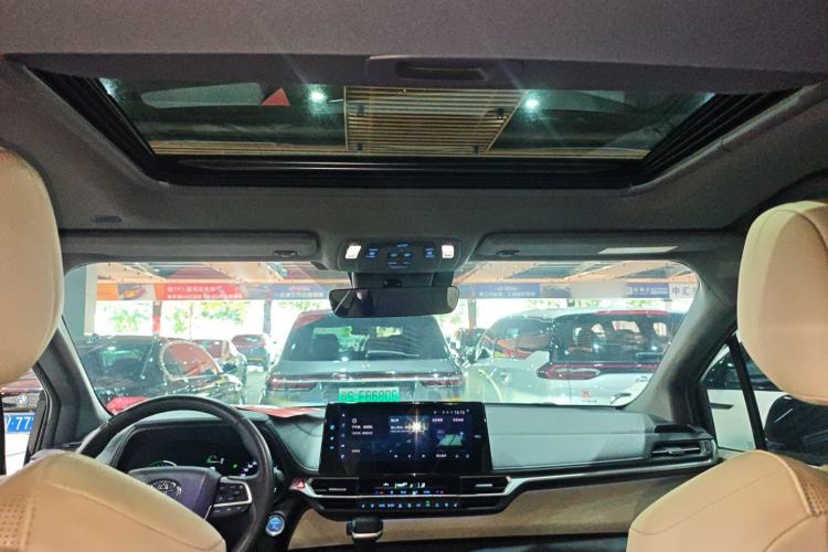 Used Toyota Granvia 2022 2.5L Hybrid Prestige Edition