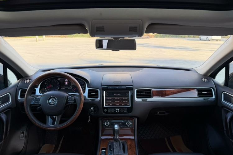 Used Volkswagen Touareg 2014 3.0 TSI New Edition

