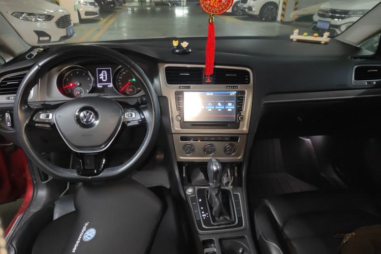 Used Volkswagen Golf 2016 230TSI Automatic Luxury Version
