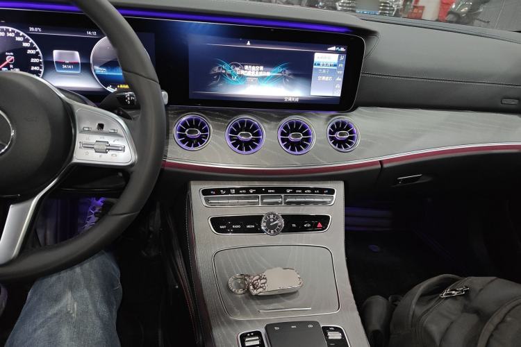 Used Mercedes-Benz CLS 2018 CLS 300 Luxury Model Center Console