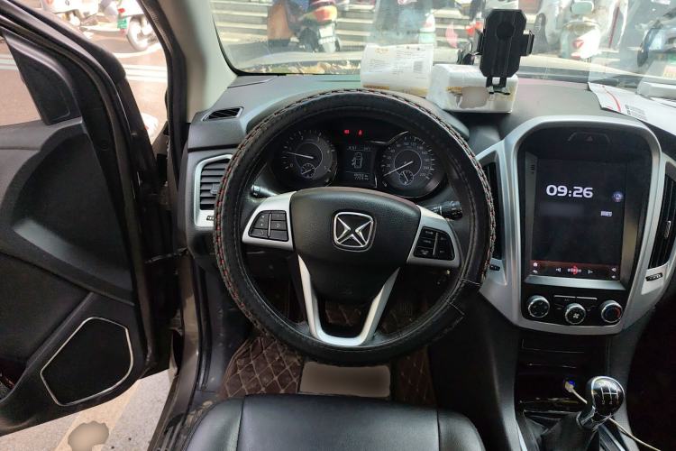 Used JMC Yusheng S350 2013 2.4T Manual Two-Wheel Drive Diesel Luxury Edition 5 Seats Steering Wheel