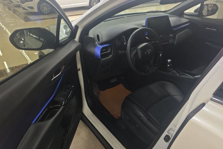 Used Toyota C-HR 2020 2.0L Luxury Edition Driver Seat