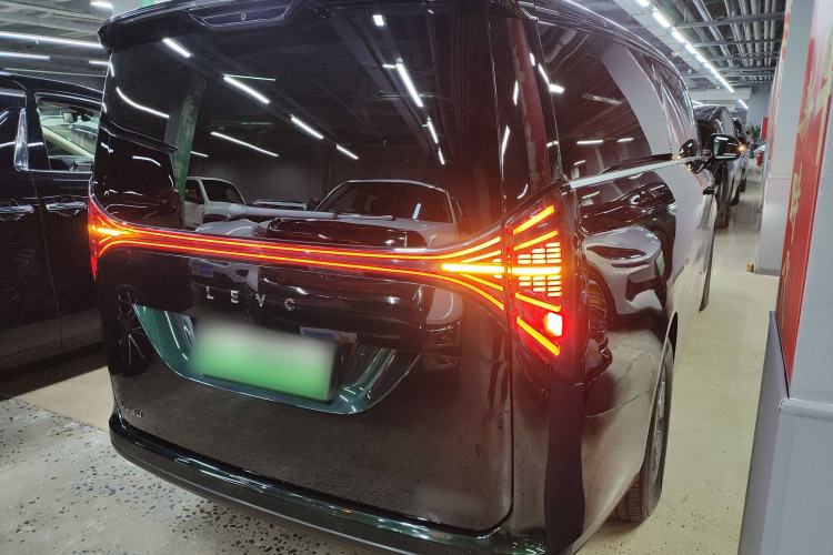 Used Geely Galaxy LEVC L380 2024 140-Degree 6-Seater All-Wheel-Drive Ultra