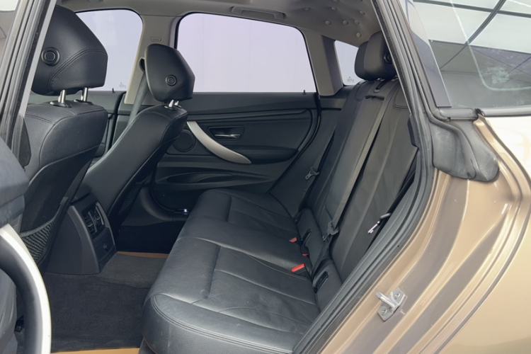 Used BMW 3 Series GT 2013 320i Leading Model
