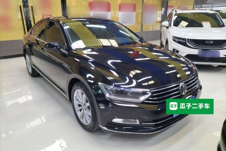 Used Volkswagen Magotan 2017 330TSI DSG Leading Model Front Right 45 Deg