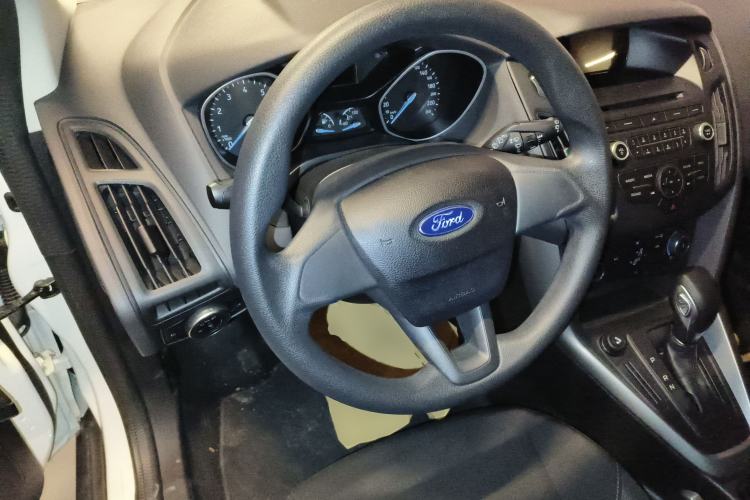 Used Ford Focus 2015 Hatchback 1.6L Automatic Comfort Model Steering Wheel