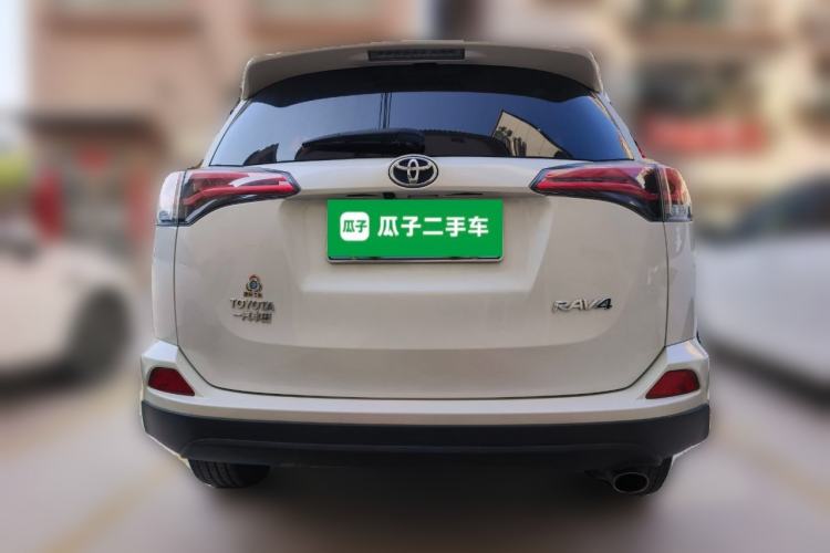 Used Toyota RAV4 2016 2.0L CVT Two-Wheel Drive Fashion Edition China V Standard
