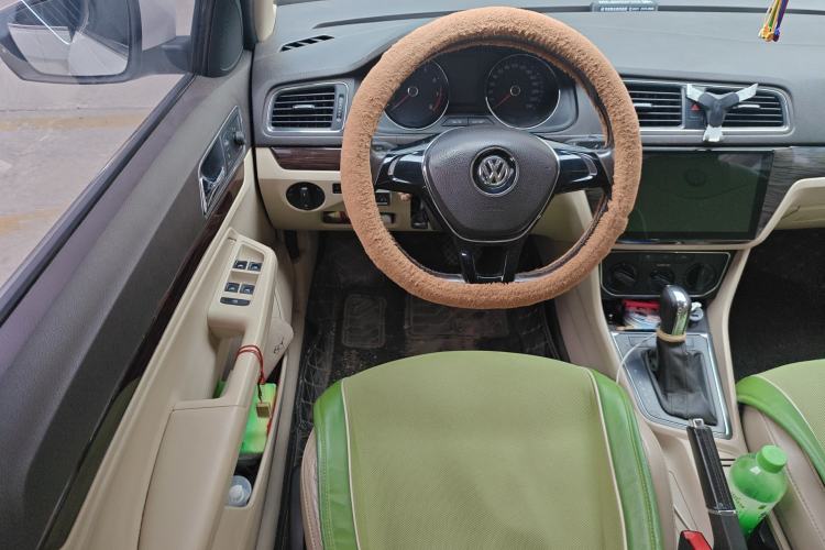 Used Volkswagen Lavida 2015 1.6L Automatic Comfort Edition Steering Wheel