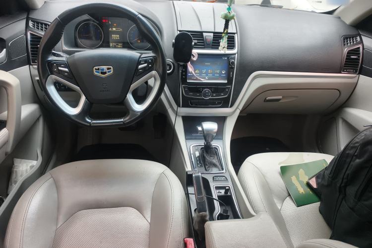 Used Geely Auto Emgrand 2014 Sedan 1.3T CVT Prestige Model Center Console