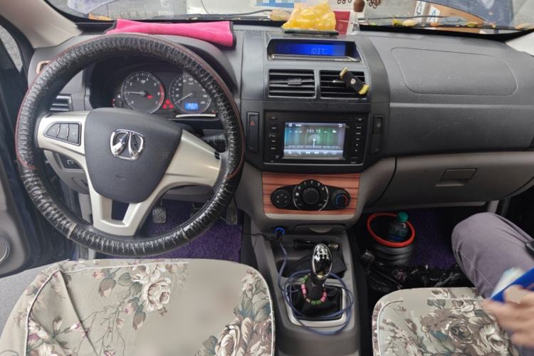 Used BAIC Weiwang M20 2014 1.5L Comfort Version BJ415B Center Console