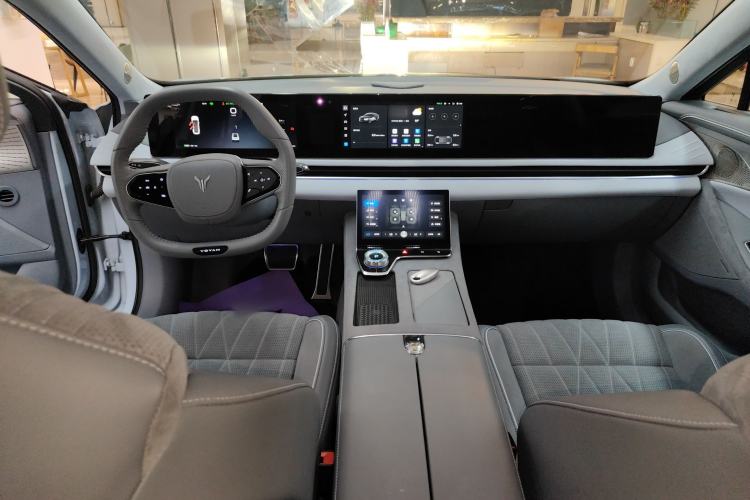 Used VOYAH PASSION 2023 Four-Wheel Drive Long-Range Version
