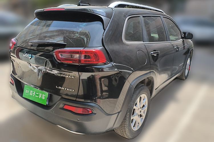 Used Jeep Cherokee 2017 2.0L Superior Edition
