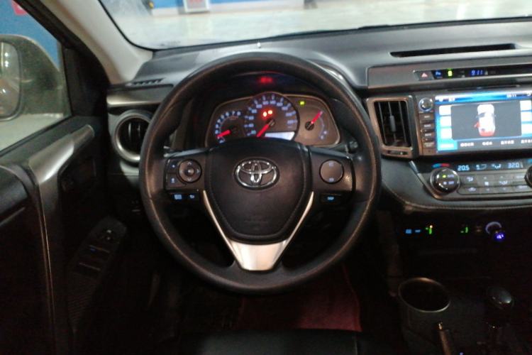 Used Toyota RAV4 2015 2.0L CVT Two-Wheel Drive Fashion Edition