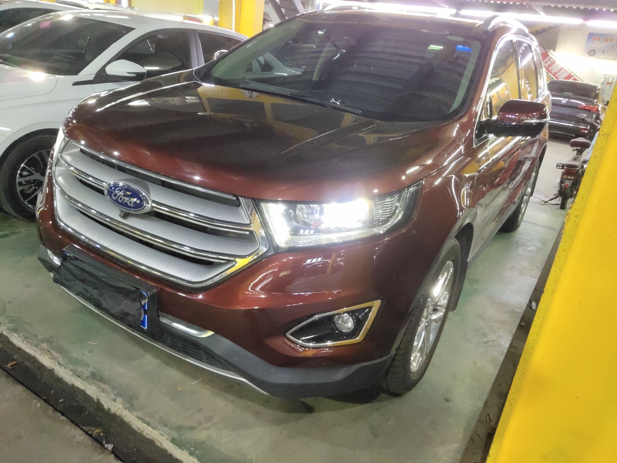 Под передней частью автомобиля