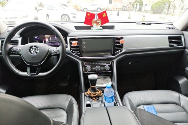 Used Volkswagen Teramont 2020 Revised Version 330TSI Two-Wheel Drive Luxury Edition Center Console