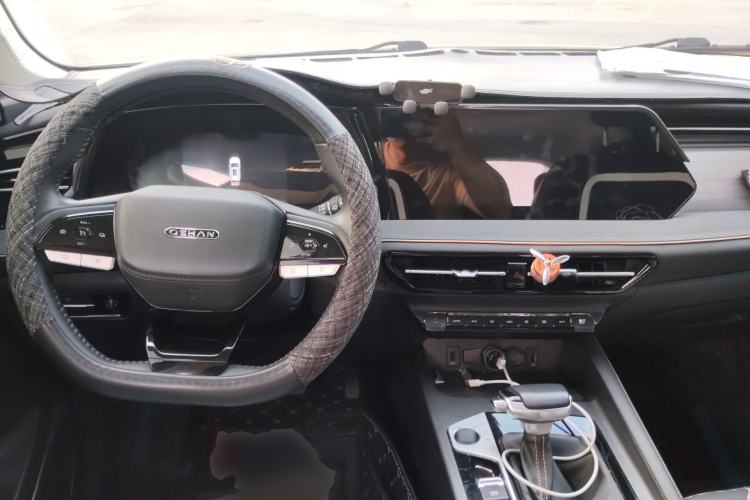 Used CHANGAN OSHAN X7 PLUS 2023 Enjoy Edition 1.5T Automatic Prestige 7-Seater Center Console