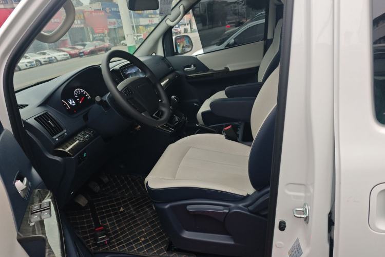 Used FORTHING Lingzhi PLUS 2023 2.0L Manual Luxury CNG 7-Seater
