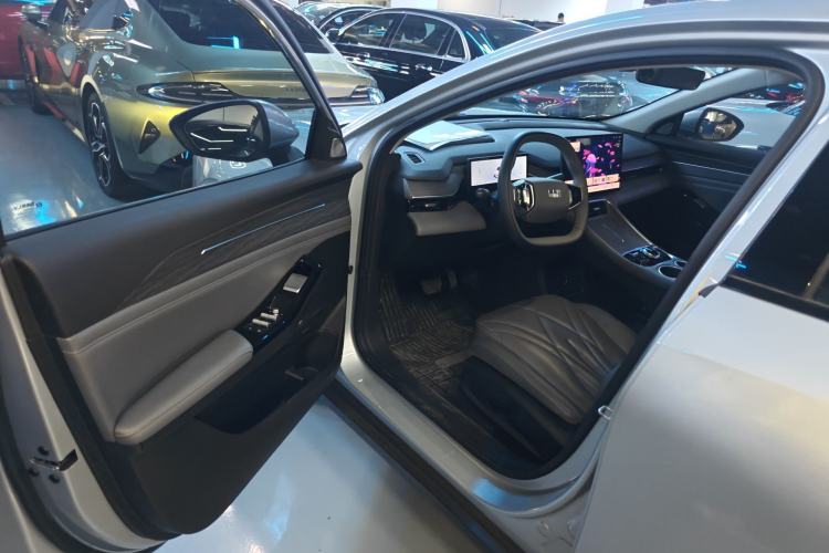 Used Geely Galaxy L6 2025 EM-i 140km Starship Edition
