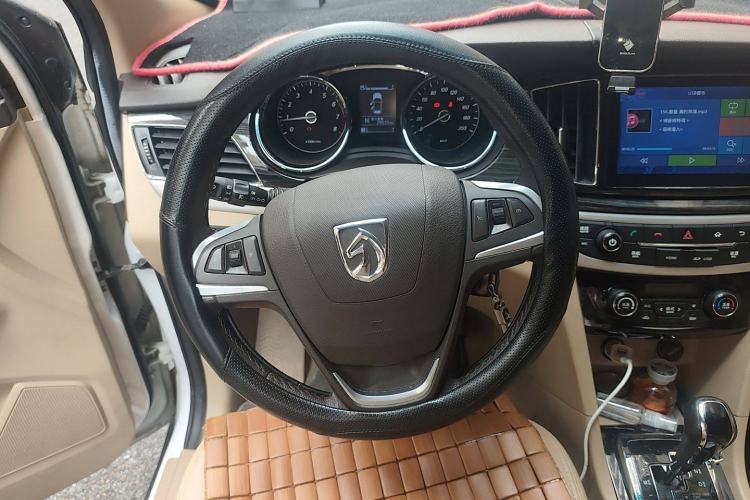 Used Baojun 730 2016 1.8L iAMT Luxury Model 7 Seats Steering Wheel