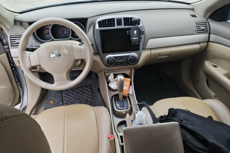 Used Nissan Sylphy 2016 Classic 1.6XE Automatic Leading Edition Center Console