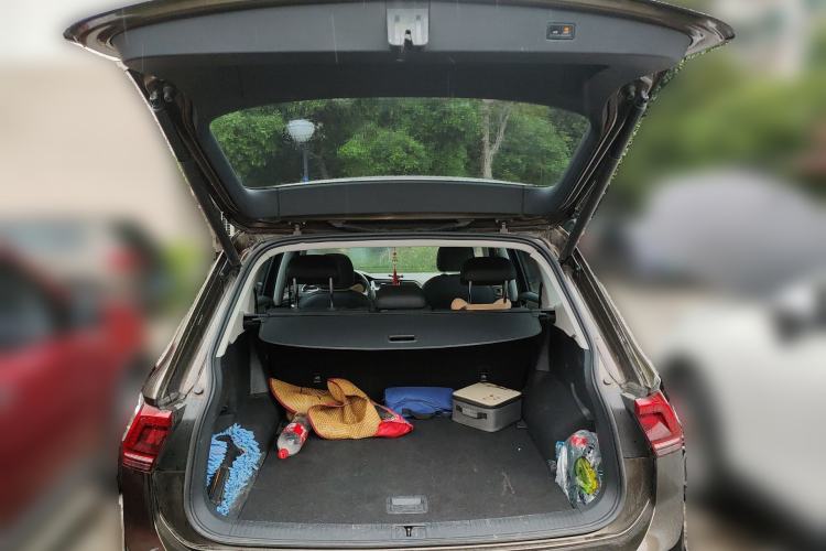 Used Volkswagen Tiguan L 2017 380TSI Automatic All-Wheel-Drive Luxury Edition Trunk