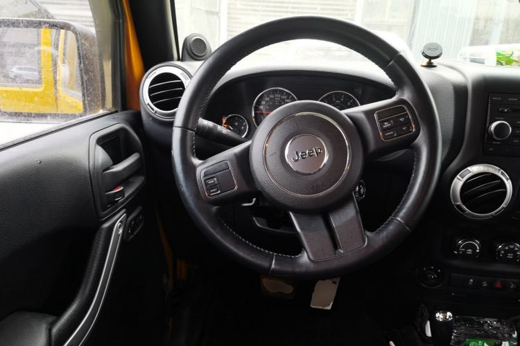 Used Jeep Wrangler 2014 3.0L Sahara Four-Door Edition
