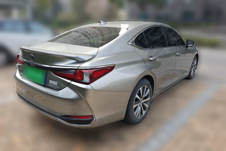 Used Lexus ES 2018 300h Premier Edition China VI Standard