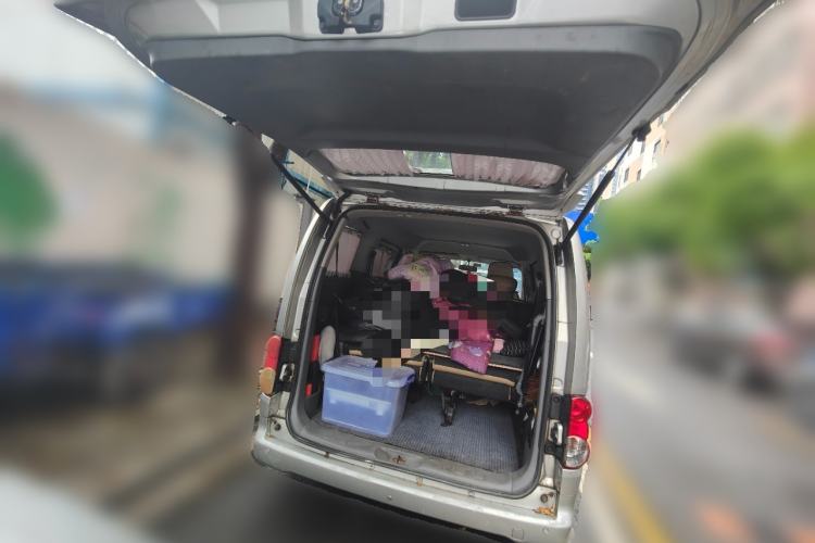 Used Nissan NV200 2012 1.6L 232 Seats Luxury Version Trunk