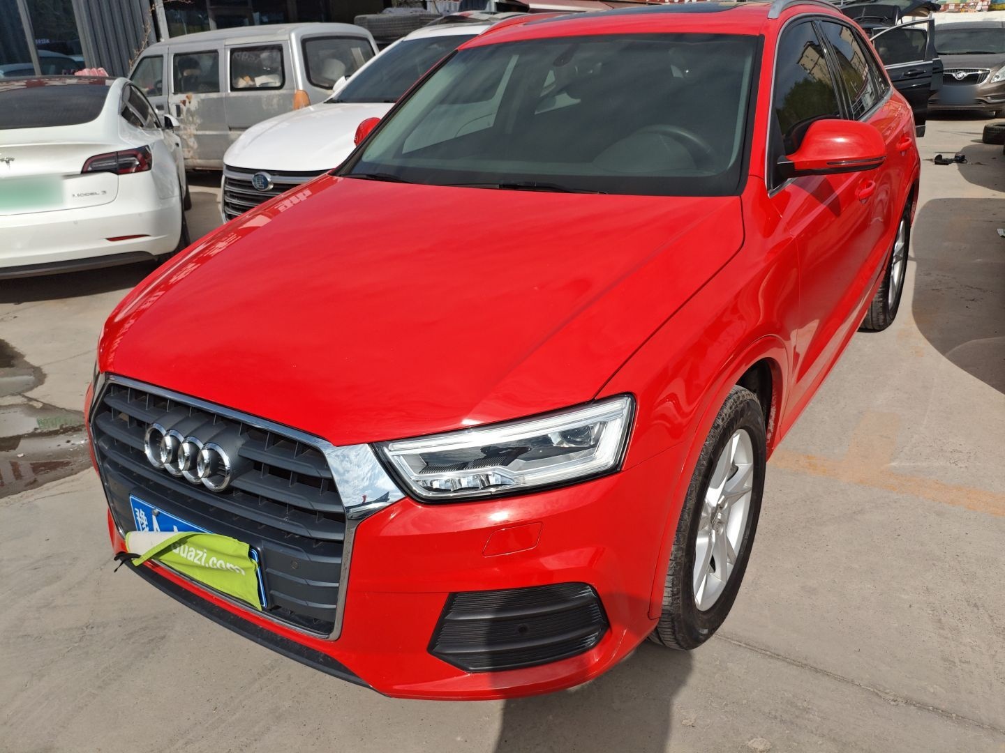 تحت مقدمة السيارة