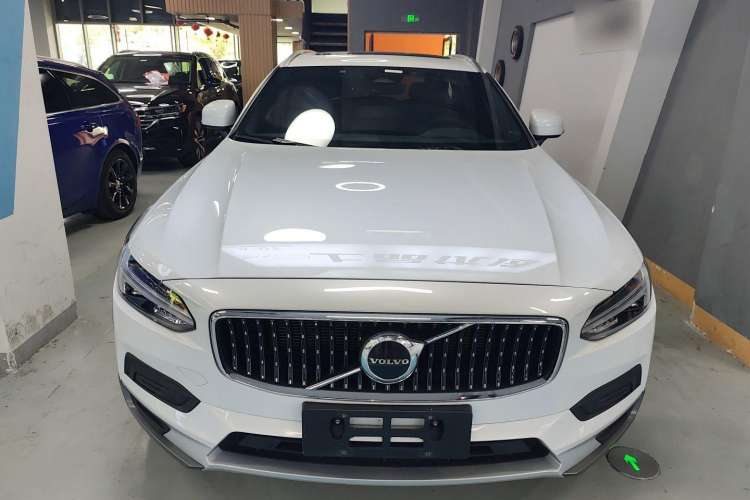 Used Volvo V90 2022 Cross Country B5 AWD Smart Range Edition
