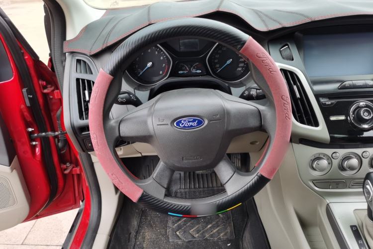 Used Ford Focus 2012 Sedan 1.6L Automatic Comfort Model Steering Wheel