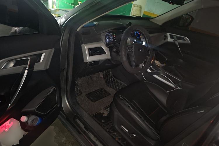 Used Geely Auto Emgrand X7 Sport 2018 1.8TD Automatic Two-Wheel Drive Smart 4G Connected Version
