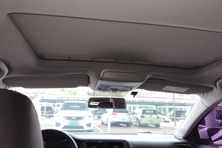 Used Volkswagen Sagitar 2017 230TSI Automatic Comfort Version
