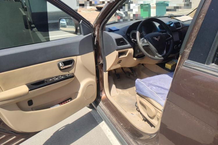 Used Wuling Hongguang 2014 1.5L S Luxury Model
