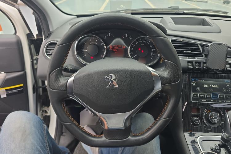 Used Peugeot 3008 2015 1.6THP Roland Garros Edition Steering Wheel