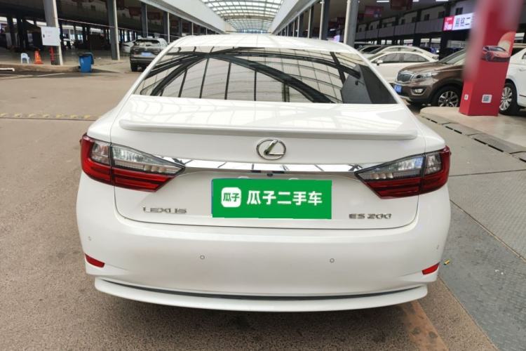 Used Lexus ES 2015 200 Elite Edition Rear