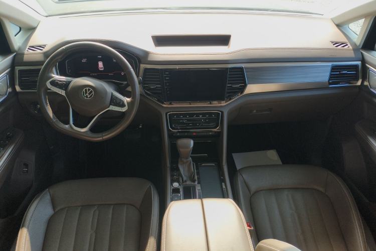 Used Volkswagen Viloran 2020 330TSI Luxury Edition Center Console