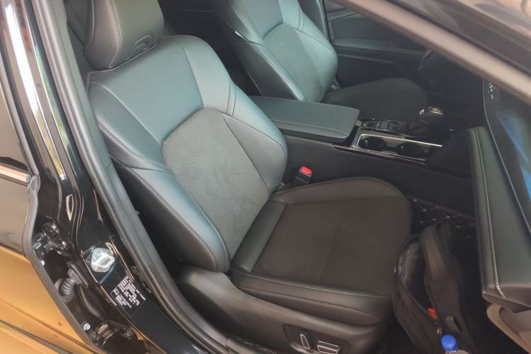 Used Toyota Camry 2026 Model Dual-Engine 2.0HXS Sport Plus Edition
