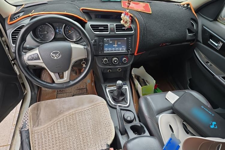 Used HYOSOW S2 2014 1.5L Manual Comfort Version China IV Emission Standard Center Console