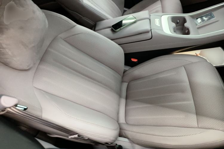 Used ONVO L60 2024 60 kWh Rear-Drive Version Right Front Seat