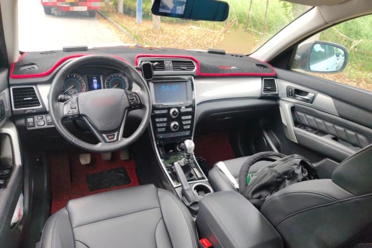 Used Haval H2 2014 1.5T Manual Two-Wheel Drive Elite Edition Center Console