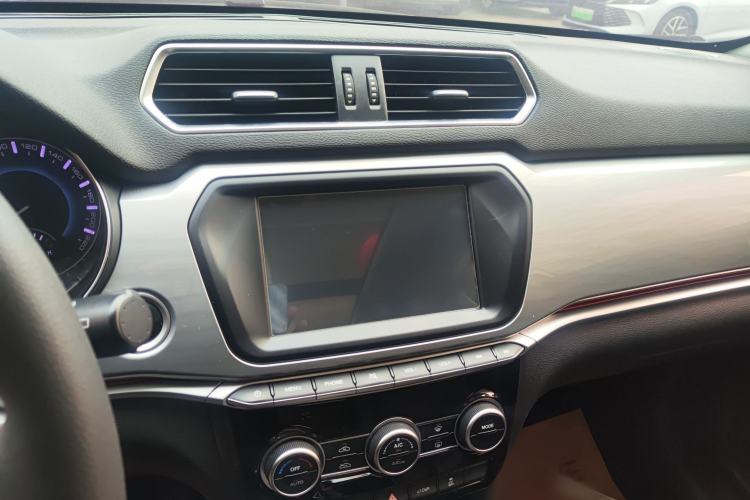 Used Haval H2 2018 Chuanxiang Edition 1.5T Dual-Clutch Two-Wheel Drive Fashion Model China V Standard