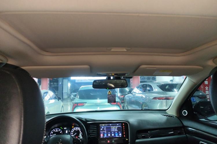 Used Mitsubishi Outlander 2016 2.4L 4x4 Elite Edition 5 Seats Headliner