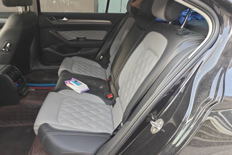 Used Volkswagen Magotan 2023 2 Million Units Limited Edition 330TSI DSG Leading Version Left Rear Seat