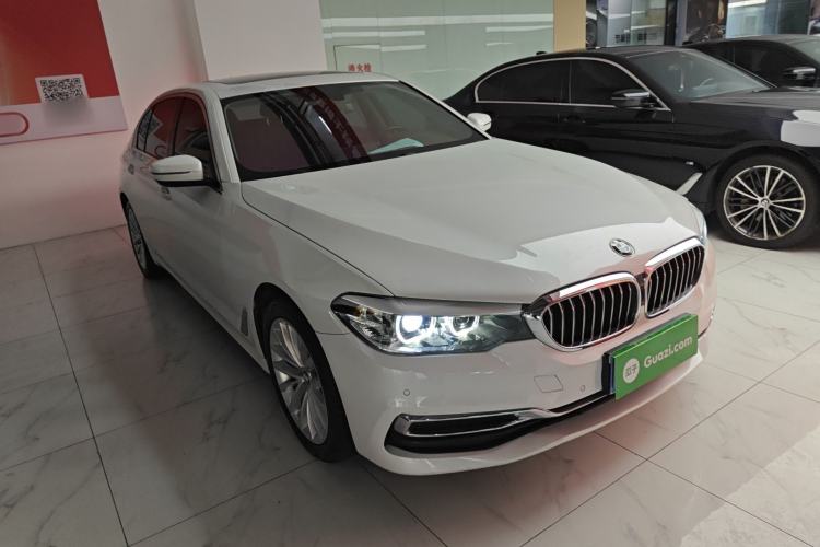 Used BMW 5 Series 2020 525Li Luxury Package Front Right 45 Deg