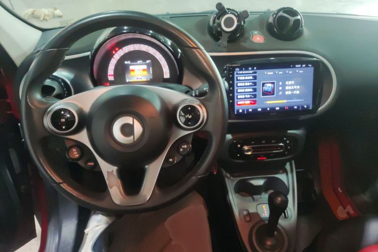 Used smart forfour 2018 1.0L 52kW Passion Edition Center Console