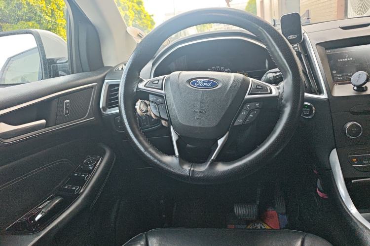 Used Ford Edge 2015 2.0T GTDi 4x4 High-Grade Model Steering Wheel