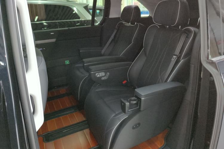 Used XPeng X9 2024 702 Ultra-Long Range Max Left Rear Seat